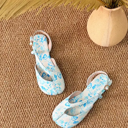 Blue Floral Toe Separated Shoes for Women, Unique Low Heel Slip-On Mary Jane Ballet Flats, Casual Comfortable Footwear, Shoes Summer