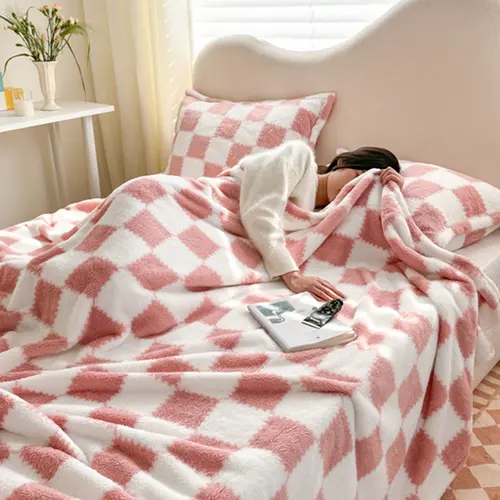 【backtoschool】ROSEKIND Checkerboard Pattern Super Soft Blanket - Patterned Plush, Cozy Knit, Fluffy Fabric, Light Comforter Throws, Cloud Soft for Cool Relief, Ideal for Sofa/Chair,  Flannel Plush Throws, Room Decor,, Home, Bedroom Decor, House Decor, Bac