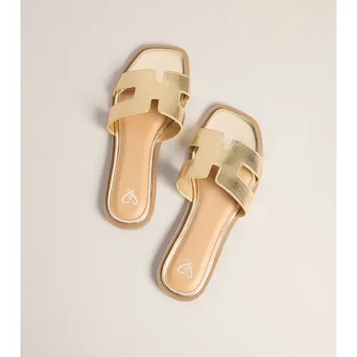 Resort Days Slide Sandals