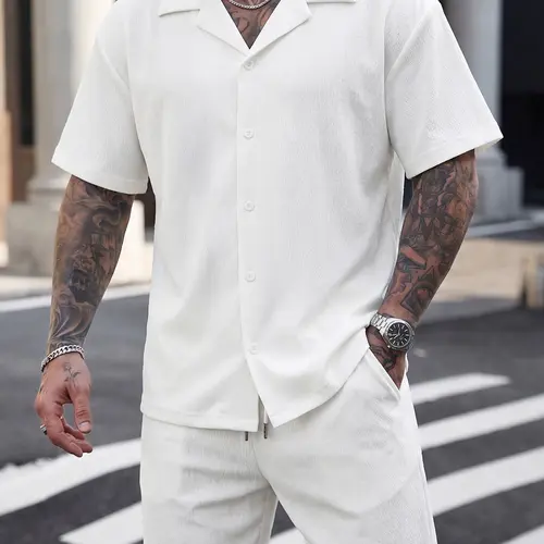 Men’s summer short-sleeve shirt set, casual set, men’s short-sleeve shirt top, men’s shorts, mid-length shorts, crinkle fabric finish, suitable for summer leisure, commuting, and everyday sports activities.