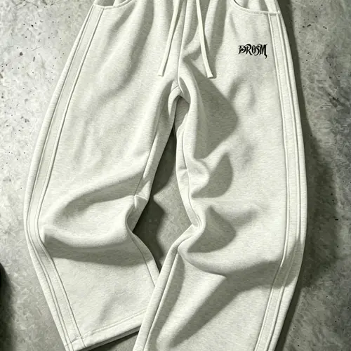 Men’s fashion casual athletic sweatpants with pocket print design and adjustable drawstring, suitable for autumn and winter wear.