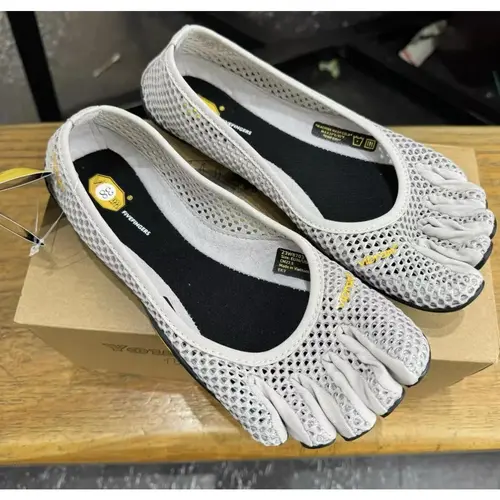 Vibram FiveFingers Yoga Shoes Women's V-Soul Sneaker