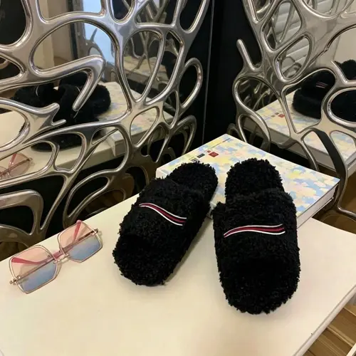 Men’s & Women’s Cozy Fuzzy Plush Slippers – Soft Indoor & Light Outdoor Shoes