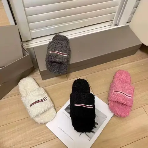 2026 Men's and Women's Plush Fur Letter Sandals Comfortable Men's and Women's Slippers Flat Shoes