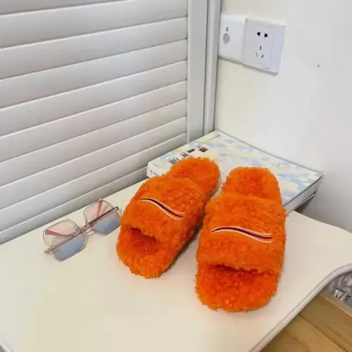 Men Women Winter Faux Fur Slippers Warm Letters Fluffy Indoor Outdoor Slide Sandals Comfortable Fuzzy Flip Flop Slipper 2025 New