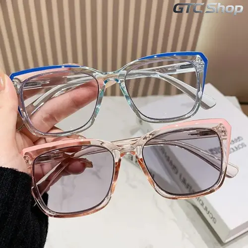 Women's Multifocal Photochromic Reading Glasses, Progressive Light-Adaptive Square Frame Eyeglasses, Dual Near & Far Vision Stylish Eyewear, Perfect Festival Gift for Mom for Daily Wear Reading Outdoor Activities summerwins