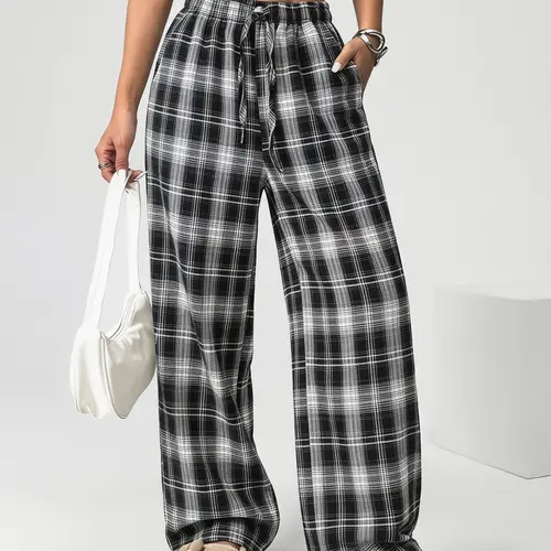 Women’s plaid wide-leg pants—soft and skin-friendly with a beautiful drape; elastic waistband with drawstring, practical side pockets that look stylish. Versatile style for everyday casual wear and weekend outings.