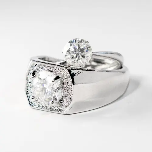 E.High White Brightness — Dense Stone Inlay, Elaborate Craftsmanship — Elegant and Versatile for Couples