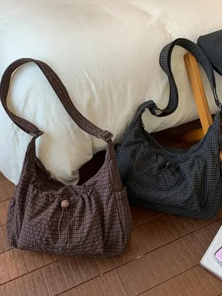 Fashionable and Lightweight Ruched Shoulder Crossbody Bag, Stylish Crossbody, Crossbody Purse, Casual and Versatile Plaid Handbag, Trendy and Textured Commuter Bag, Hobo Bag, Suitable for Daily Outfits, Commuting and Other Scenarios