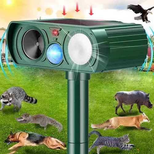 Model 2026 Solar Ultrasonic + Function Animal Repeller, for outdoor use, equipped with flashing lights and motion sensor, can be used to repel animals such as deer, cats, squirrels, raccoons, rabbits, foxes, and skunks.