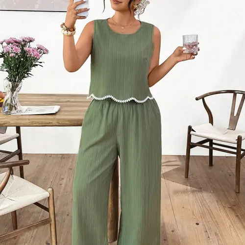 Plus Size Two-Piece Outfit Women's Everyday Comfortable Stylish Slimming Tank Top and Pockets Wide-Leg Pants Set Clothes