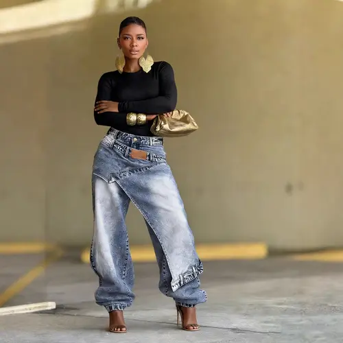 The women's jeans feature a unique asymmetrical cut, an aged and washed design, and a loose, tight-fitting fit that conceals flaws and makes you look slimmer. Paired with metal accessories, you'll instantly transform into a street trendsetter
