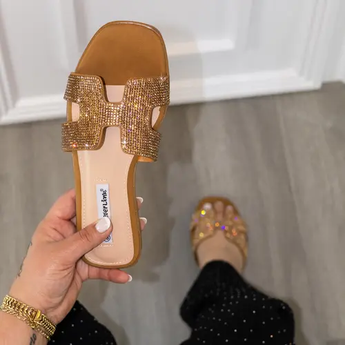 Maxim - Women’s Rhinestone-Embellished Slip-On Flat Sandals, Sparkly Open Toe Summer Footwear, Lightweight Comfortable Casual Flats for Beach, Vacation, Everyday Wear & Stylish Warm Weather Looks