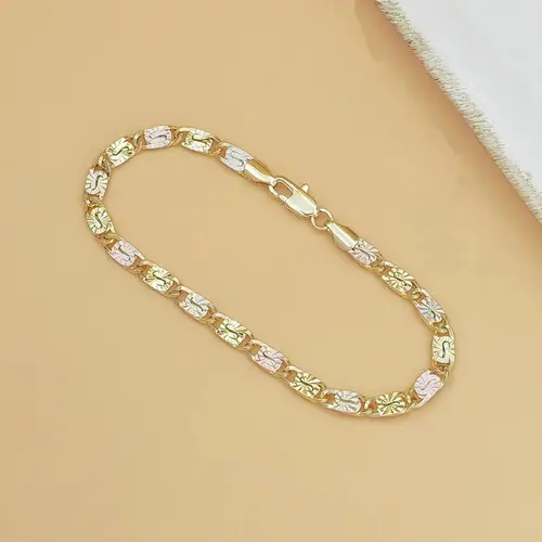 Women's 1-Pack 3-Tone Gold Chain Fashionable Bracelet, Polished Floral Engraved Dainty Luggage Bag Accessory, Minimalist Stackable DIY Accessories for Women, Elegant Birthday Holiday Gift