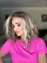 AISOM Chloe Iced Latte Short Water Wave Wig 12 Inches for Summer 13x4 Lace Front Wig with Scandinavian Hairline Low Density Synthetic Lace Wig