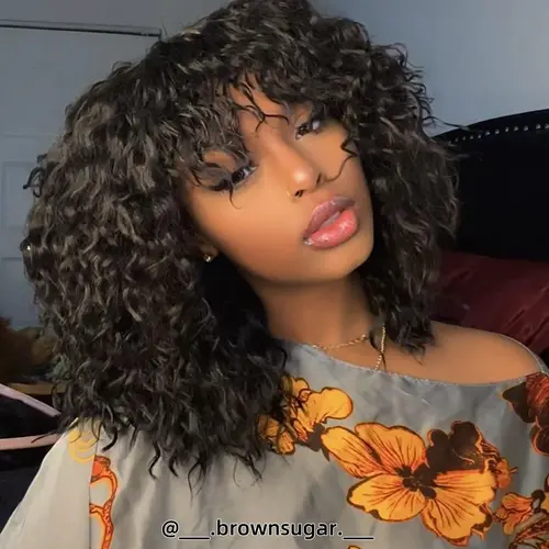 [Layered Curly Cut] Beginher Hair 16 inches Heat Resistance 200% Density Messy Curly Bangs True Scalp Synthetic Wear Go Beginner 3 Seconds to Wear Ready Go Glueless Wigs Natural Black Color Summervibes