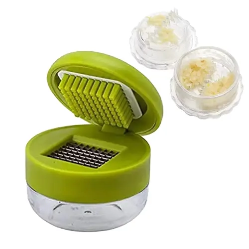 Manual Garlic Twister & Mincer - 7.8cm Compact Indoor Recreation Cooking Accessory, 3.8 cm High Interlocking Teeth, Plastic, Easy-Hold Small-Space Fit Kitchen Tool, Ginger/Onion Prep, Sauce-Ready Paste Maker