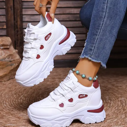 White platform casual thick soled shoes designed for women, featuring a non-slip thick sole, breathable and comfortable, suitable for daily wear, dates, and street style outfits, versatile and durable for all seasons.