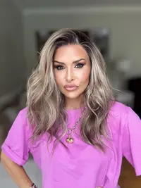 AISOM New Released Sierra Hazelnut Beach Wave Free Part Synthetic lace Front Wig with Scandinavian Hairline Glueless Wig 18 Inches
