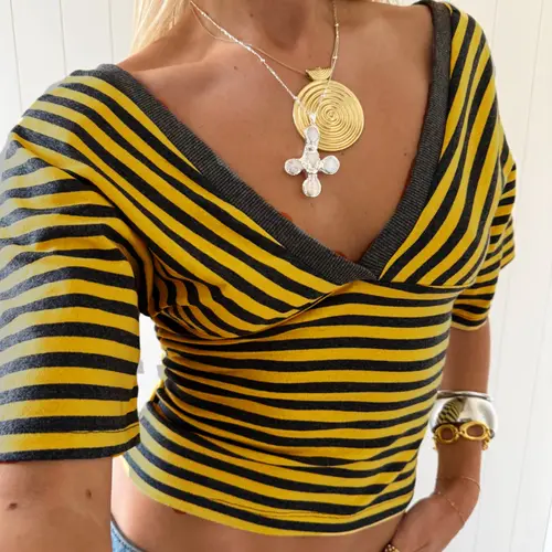 Women's Striped Cross V-Neck Short Top, Casual Cropped Tee, Casual Comfy Top, Slim Fit Waist Exposure Summer Casual T-Shirt, Fashionable and Stylish Design, Perfect for Daily Wear