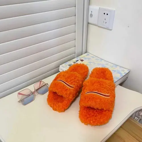 Men Women Winter Faux Fur Slippers Warm Letters Fluffy Indoor Outdoor Slide Sandals Comfortable Fuzzy Flip Flop Slipper 2025 New
