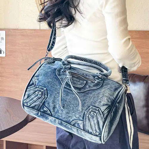 1pc Women's retro washed denim handbag, casual trendy handbag, casual shoulder purse, retro street style suitable for daily shopping, weekend travel, and casual daily wear. A must-have shoulder tote bag for women