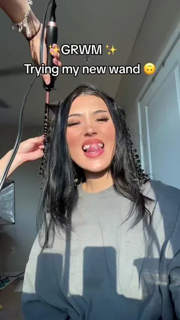 I’m convinced every girl needs one of these 💙✨ #fyp #foryou #girlsgirl #smallwandcurls #curls #tiktokmademebuyit #tutorial 