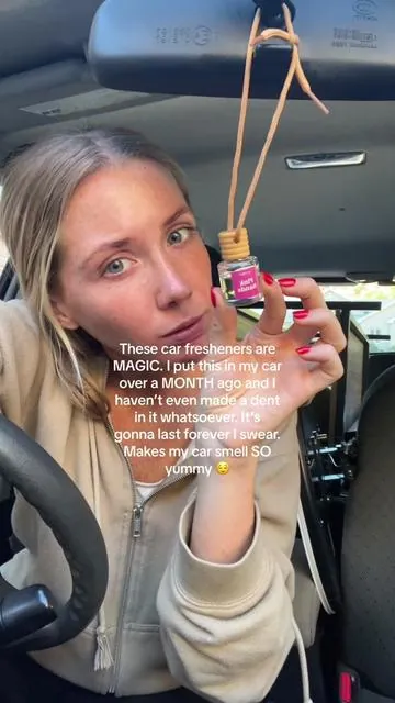 I NEED their Sol De Janeiro scented one & Pumpkin Vanilla asap😍 It’s so good and would make such a good gift #cecraftco #carfreshener #carfreshenerswithstyle 