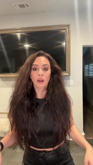 Trust me, its a game changer!! 🖤🙌🏻 @Color Wow Hair #fyp #hair #hairtutorial #hairtok #colorwow 