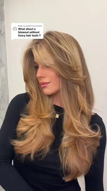 Replying to @ugckerr just like any blowout style, products are KEY. I like to use something to smooth (Color Wow Dream Coat) and something to lift the roots (Color Wow Raise the Root) 🫶🏼 #blowouthack @Color Wow Hair 