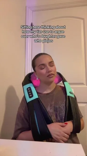 And then they would gaslight each other with the “my daughter only has liendres” #piojos #liendres #mexicantiktok #growingupmexican #ceceivette #mexican #neckmassager #tiktokshop #mexicanthings 