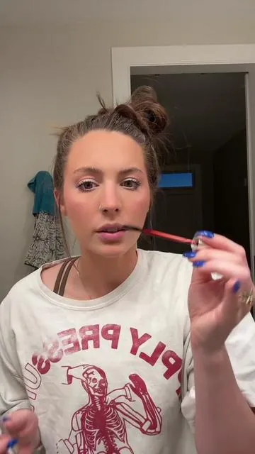 doing what i can for the lip stick girlies community 