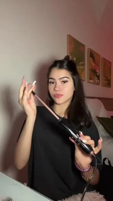 Perfect Christmas Gift! #wavytalk #wavytalkhair #curlmyhairwithme #wavytalkcurlingwand #smallcurls #smallcurlingiron #tightcurls #domyhairwithme #curlyhair #hairtutorial #hairstyle #tiktokshop #urfavbrazilian_julia 