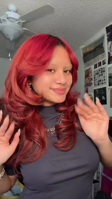 RUN AND GET THE NEW WAVYTALK THERMAL BRUSH IN PINK🤭🤭🤭🤭@wavytalkofficial  #blowout #thermalbrush #layershaircut #redhead #wavytalk #hairroutine #10minhair 