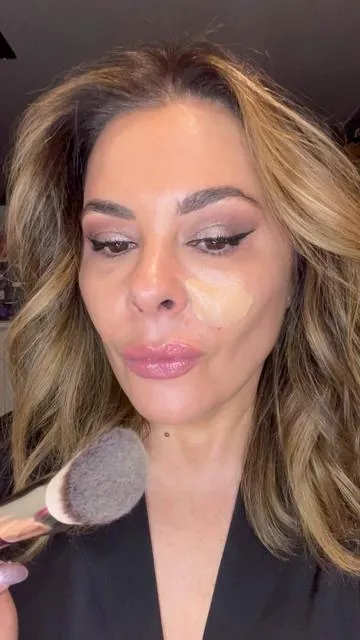 Choose a makeup brush that makes your makeup application easier. #bkbeautypartner Shop my favorite l@BK Beauty Brushes brushes on #TikTokShop. #makeupover40 #makeupbrushes 