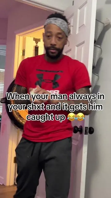 Men always in our shxt lmaooo now it got other men complementing them 😂😂😂 that body glaze aint no joke 