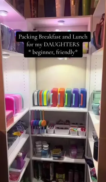 Pack lunch for my daughter with me 💛 #fyp #suchagirlmom #omie #omiebox #omielunch #omieboxbento #omielife #bentobox #bentoboxlunch #whatifeedmykids #whatieatinaday #whatmykidseatinaday #whatmykidseatforlunch #schoollunches #elementaryschool #bentobox #bentoboxideas #milso #milspouse #momsoftiktok 
