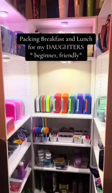 Pack Lunch with us 💛 #fyp #suchagirlmom #omie #omiebox #omielunch #omieboxbento #omielife #bentobox #bentoboxlunch #whatifeedmykids #whatieatinaday #whatmykidseatforlunch #schoollunches #elementaryschool #bentoboxideas #milso #milspouse #momsoftiktok 