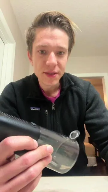 Water flossing is the new cool thing to do #waterfloss #waterflosser #teeth #fyp 
