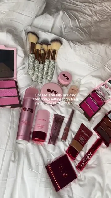 Onesize is back on sale my favorite makeup take advantage 😍💖 #onesizebeauty #makeup #settingpowder #settingspray 