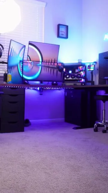 The best way to make your desk setup less cluttered is with a monitor arm. Huanuo sent this out to try out and its perfect for pretty much any dual monitor setup! What monitor layout are you using? 🤔 #monitorarm #dualmonitor #monitorsetup #gamingsetups #huanuo #monitorstand #creatorsearchinsights #aboveaveragefps  