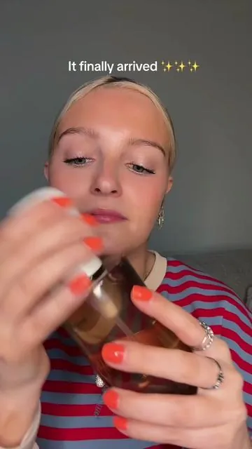 The best vanilla smell EVER!!! @Sheldon | TikTok Dad thanks for putting me onnnnn #phlurvanillaskin #phlur #vanillagirl #vanillascent #favoriteproducts #howtosmellgood 