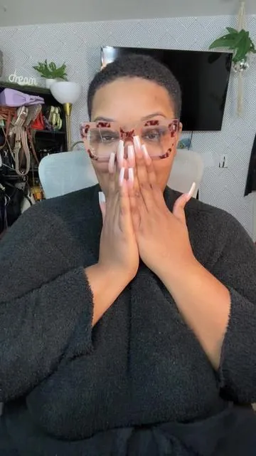 Baby let gon go get my purse i need some mo 😂😂😂 babyyyyy @CANVAS BEAUTY BRAND girl i love yall!!!! #canvasbeauty #bodydrops #bodydropsreview #imsold #tiktokshopspringsale 