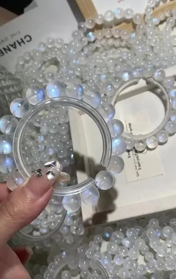 #moonstone #crystals #crystalsoftiktok #fyp #gemstone #crystalbracelets #crystal 