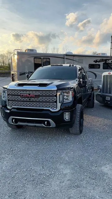 The Fanttik X9 Ultra is a Tank! It can easily pump up semi truck tires! Go grab you one for an easyier life! #truckdriver #truckdrivers #carhauler #semitruck #truck #fanttik #aircompressor #fyp 