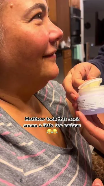 That was not plannnned at alll! Looks like matthew really wants to prevent aging😂😂😂 ill show you guys my moms results though. Shes loving it! @Gopure #necktightening #cream #firmingcream •#familiarestrepo #strepsiblings #fyp #colombianfamily #colombianos #colombiana #brother #foryoupage #brothers #siblings 
