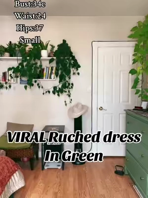 IN GREEEEEEN!!!! As if it wasnt already a huge hit in brown & black! #partheadress #partheafashion #viraldress #weddingguestdress #bridemaiddress 