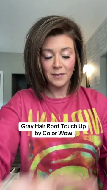 In between color appointments? Need to cover your grays? Color Wow has an awesome powdered root touch up to help blend your gray hairs! #rootcoverup #colorwowroottouchup #grayhairproblems #grayhairsolution 