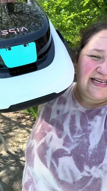 I was sent this to test out and I have thoughts… #poolvacuum #poolrobot #poolcleaning #poolside #poolopening #robotpoolvacuum #aiperpoolrobot 