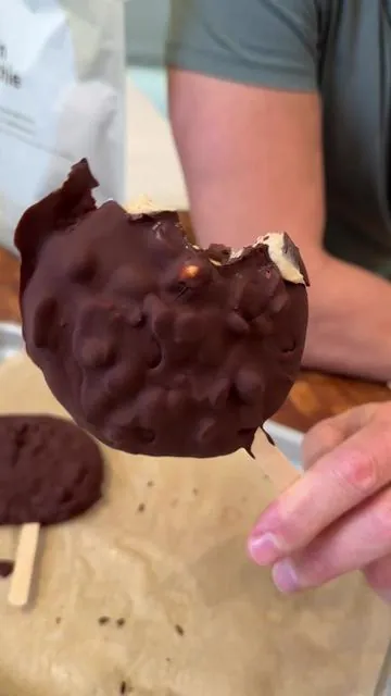 🥜Protein Nut Butter Pops🥜 These are super delicious, high protein popsicles that you can make for the summer! Find the in the brand new recipe section on our site that has over 100 recipes using our products! 